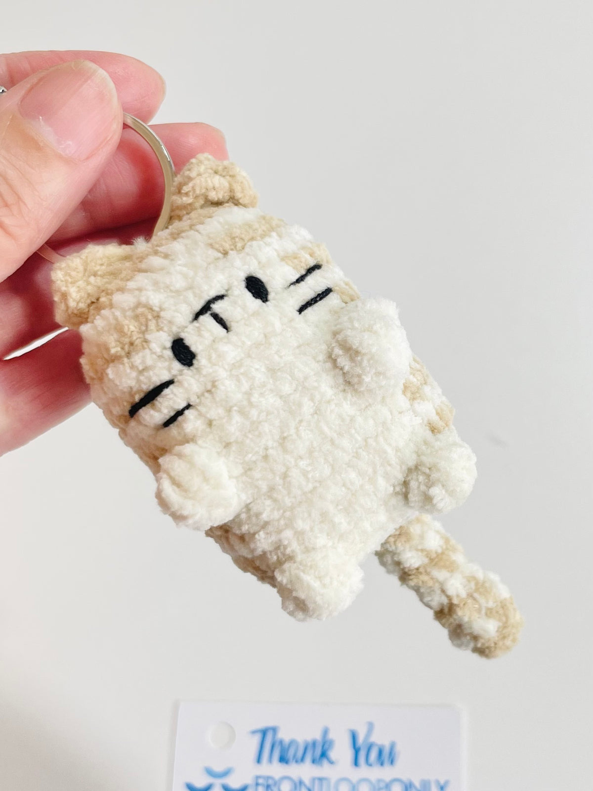 Crochet Beige Tabby Cat Pocket Keychain – Plush Amigurumi Kitty Charm, Kawaii Bag Accessory