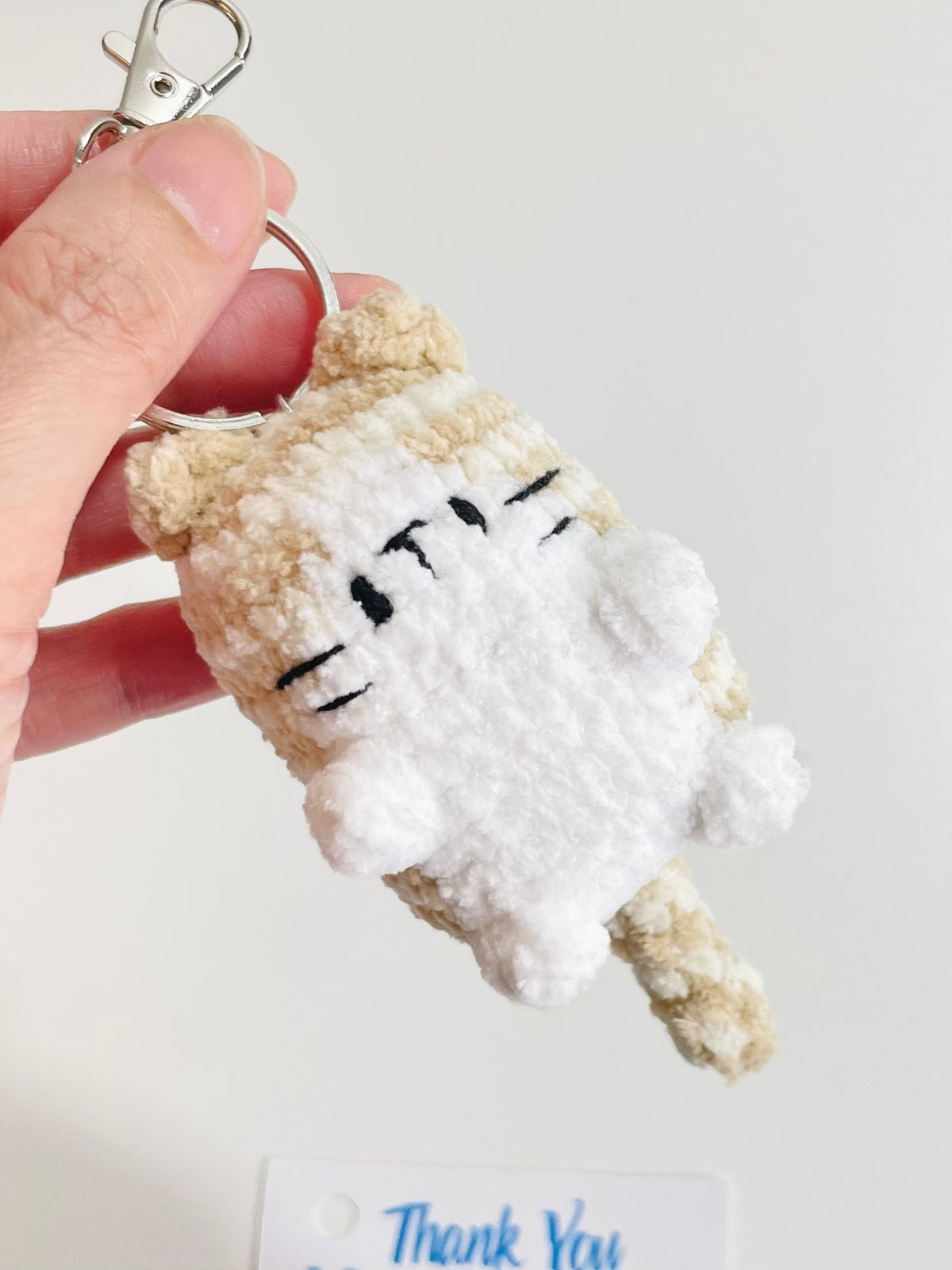 Crochet Beige Tabby Cat Pocket Keychain – Plush Amigurumi Kitty Charm, Kawaii Bag Accessory