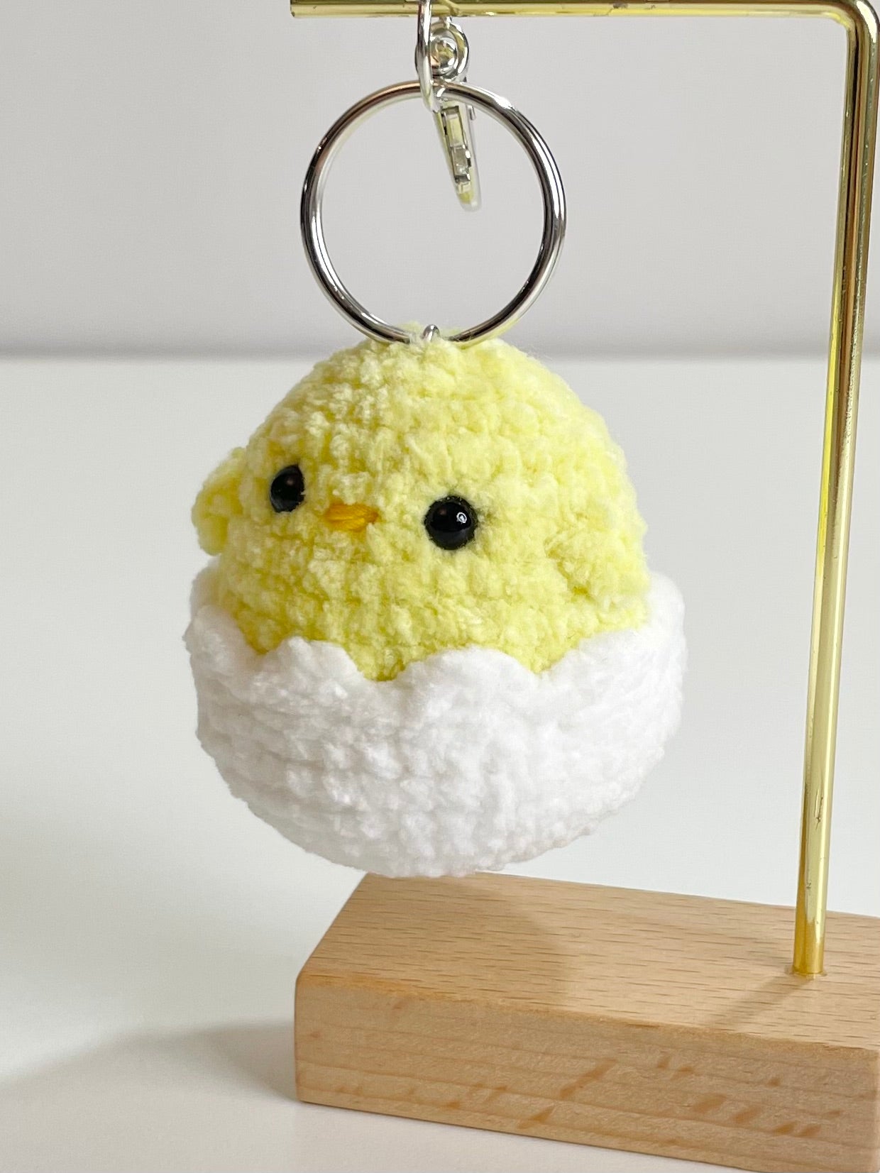 Crochet Baby Chick Keychain in Eggshell – Handmade Chick Plush Keyring, Cute Amigurumi Chick Bag Charm, Easter Gift, Kawaii Animal Keychain