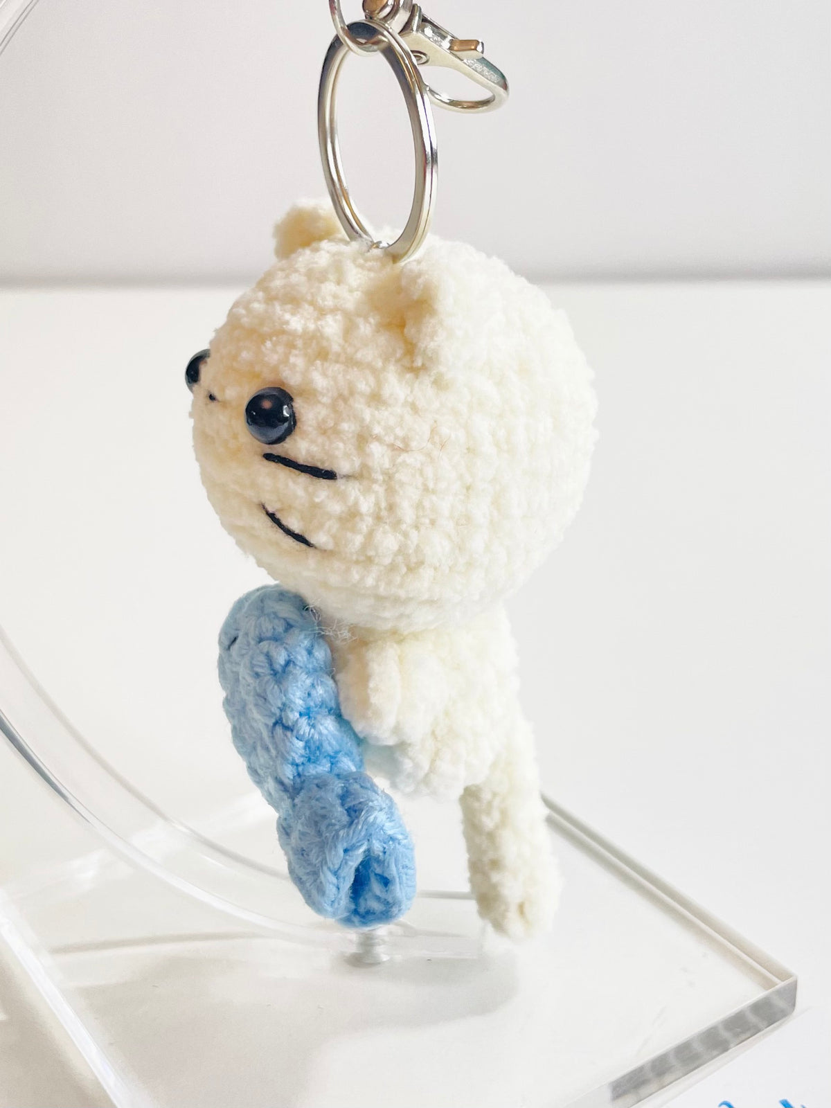 Crochet Cat Keychain with Fish, Handmade Amigurumi Bag Charm, Kitten Lover, Pet Owner Accessory