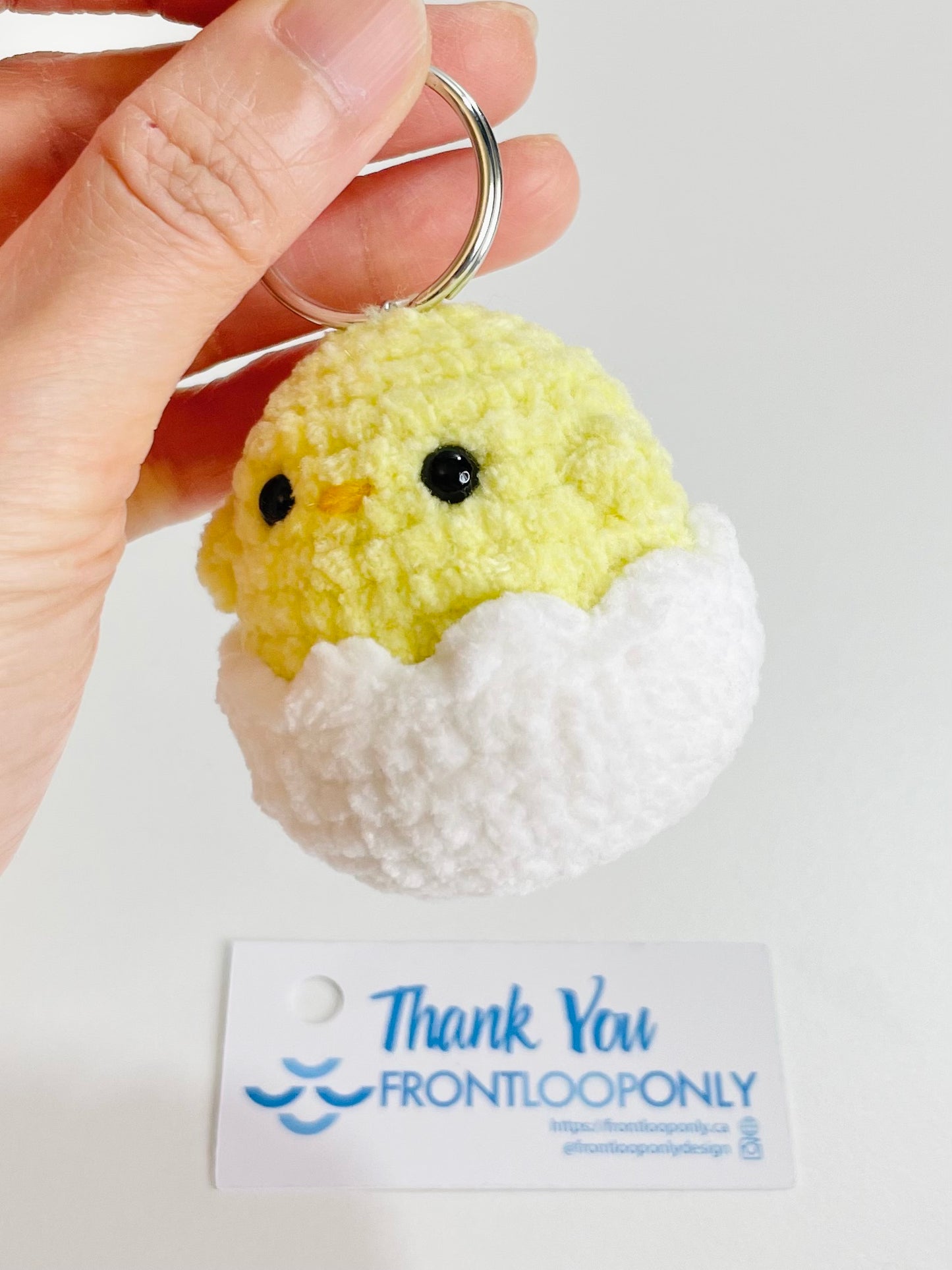 Crochet Baby Chick Keychain in Eggshell – Handmade Chick Plush Keyring, Cute Amigurumi Chick Bag Charm, Easter Gift, Kawaii Animal Keychain