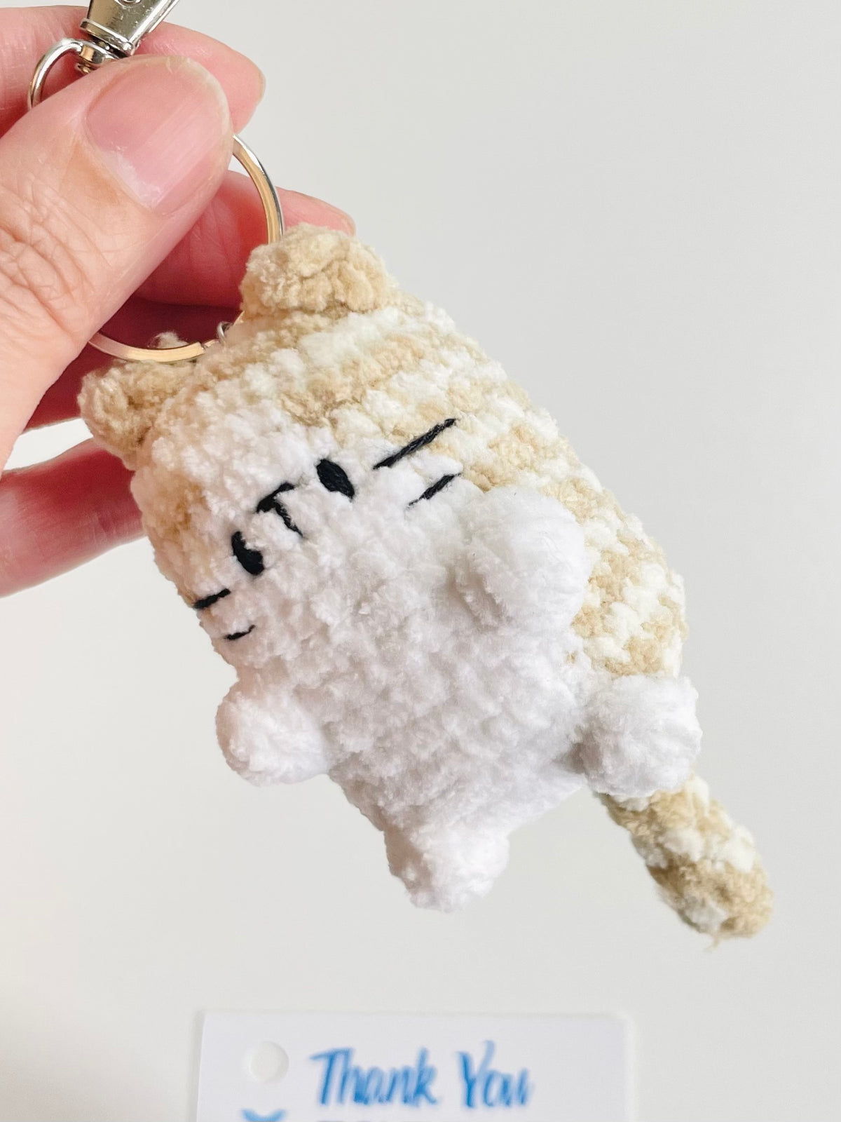 Crochet Beige Tabby Cat Pocket Keychain – Plush Amigurumi Kitty Charm, Kawaii Bag Accessory