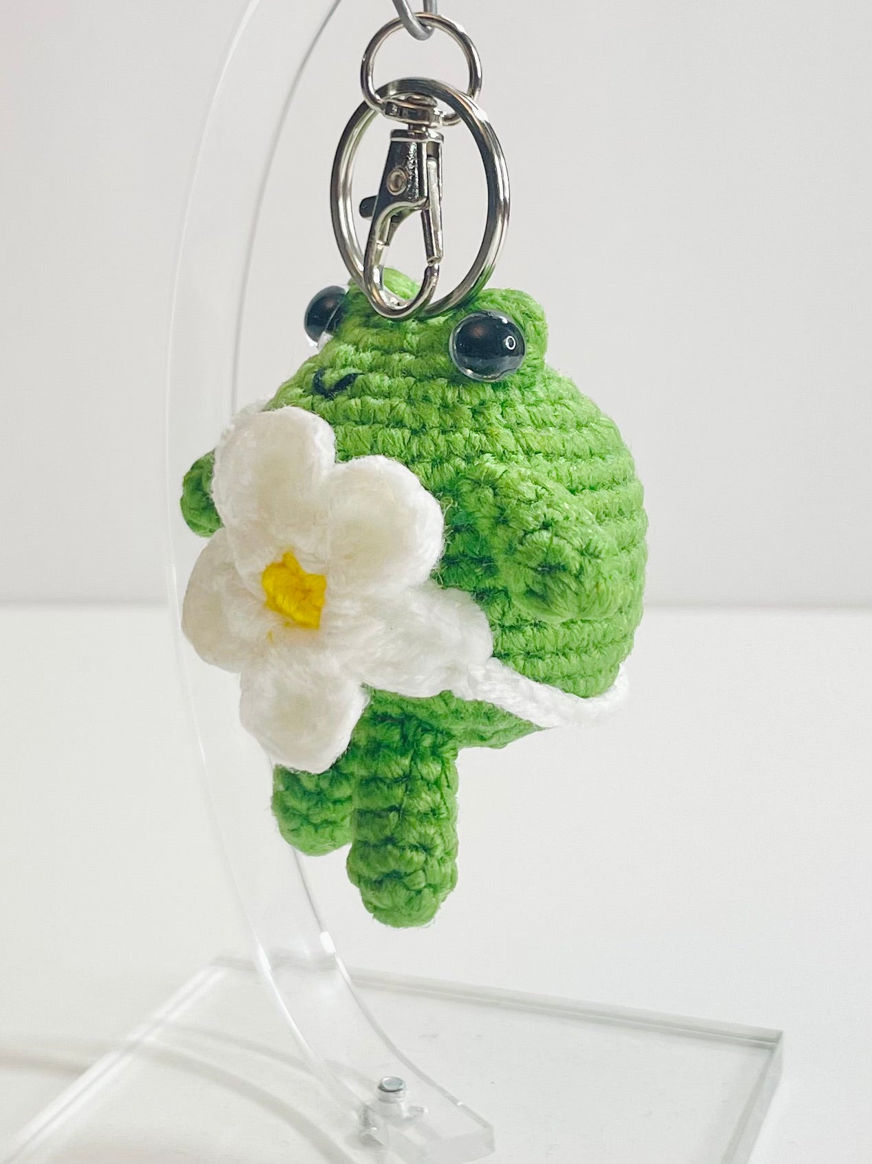 Crochet Frog Keychain with Flower, Kawaii Frog Keyring, Handmade Amigurumi Animal Bag Charm