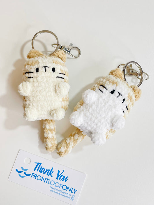 Crochet Beige Tabby Cat Pocket Keychain – Plush Amigurumi Kitty Charm, Kawaii Bag Accessory