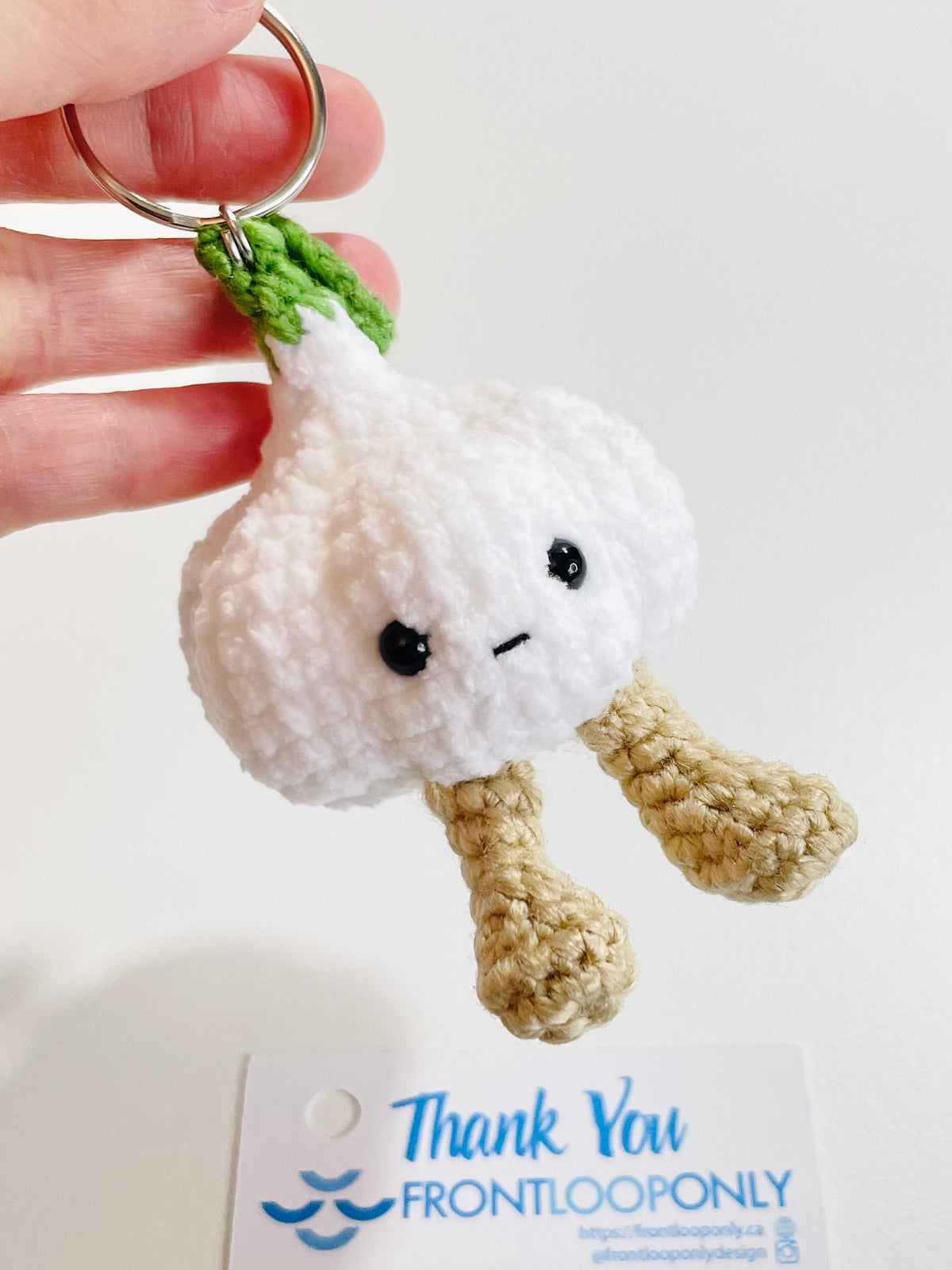 Crochet Baby Garlic Keychain, Amigurumi Vegetable Charm, Kawaii Food Bag Accessory, Handmade Veggie Gift