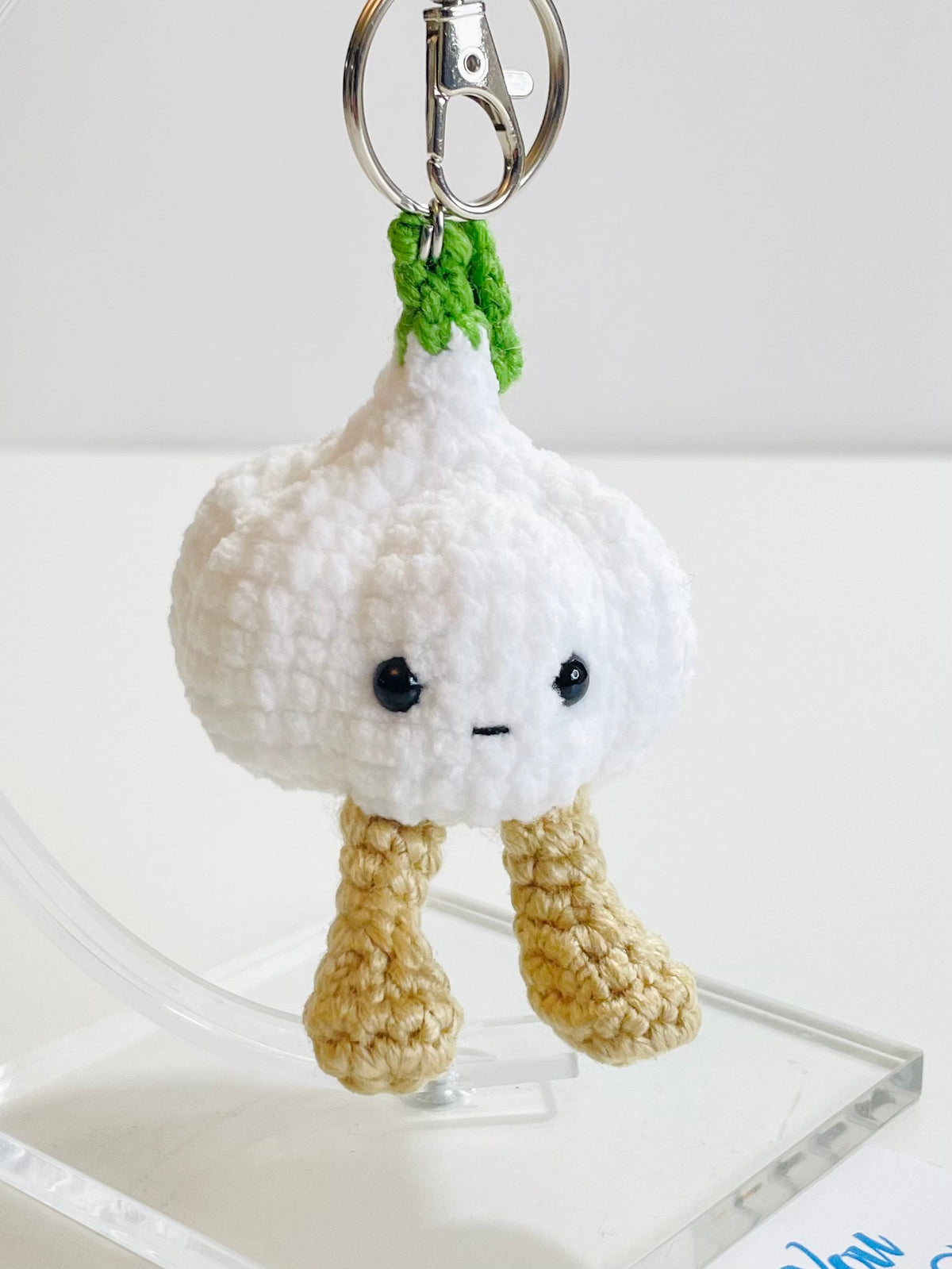Crochet Baby Garlic Keychain, Amigurumi Vegetable Charm, Kawaii Food Bag Accessory, Handmade Veggie Gift