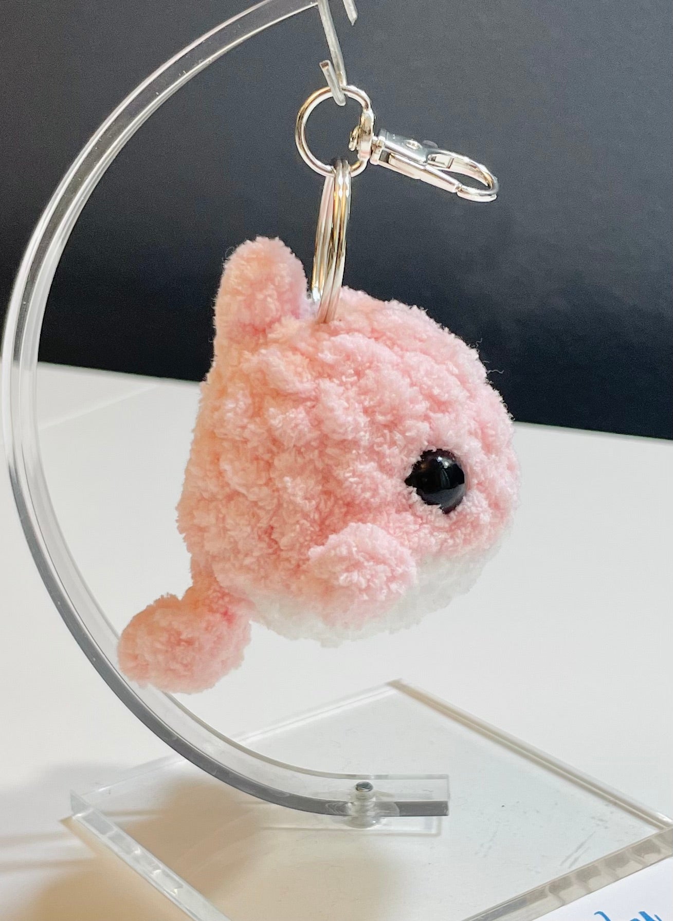 Crochet Whale Keychain – Amigurumi Ocean Animal Bag Charm, Handmade Polyester Yarn Bag Accessory