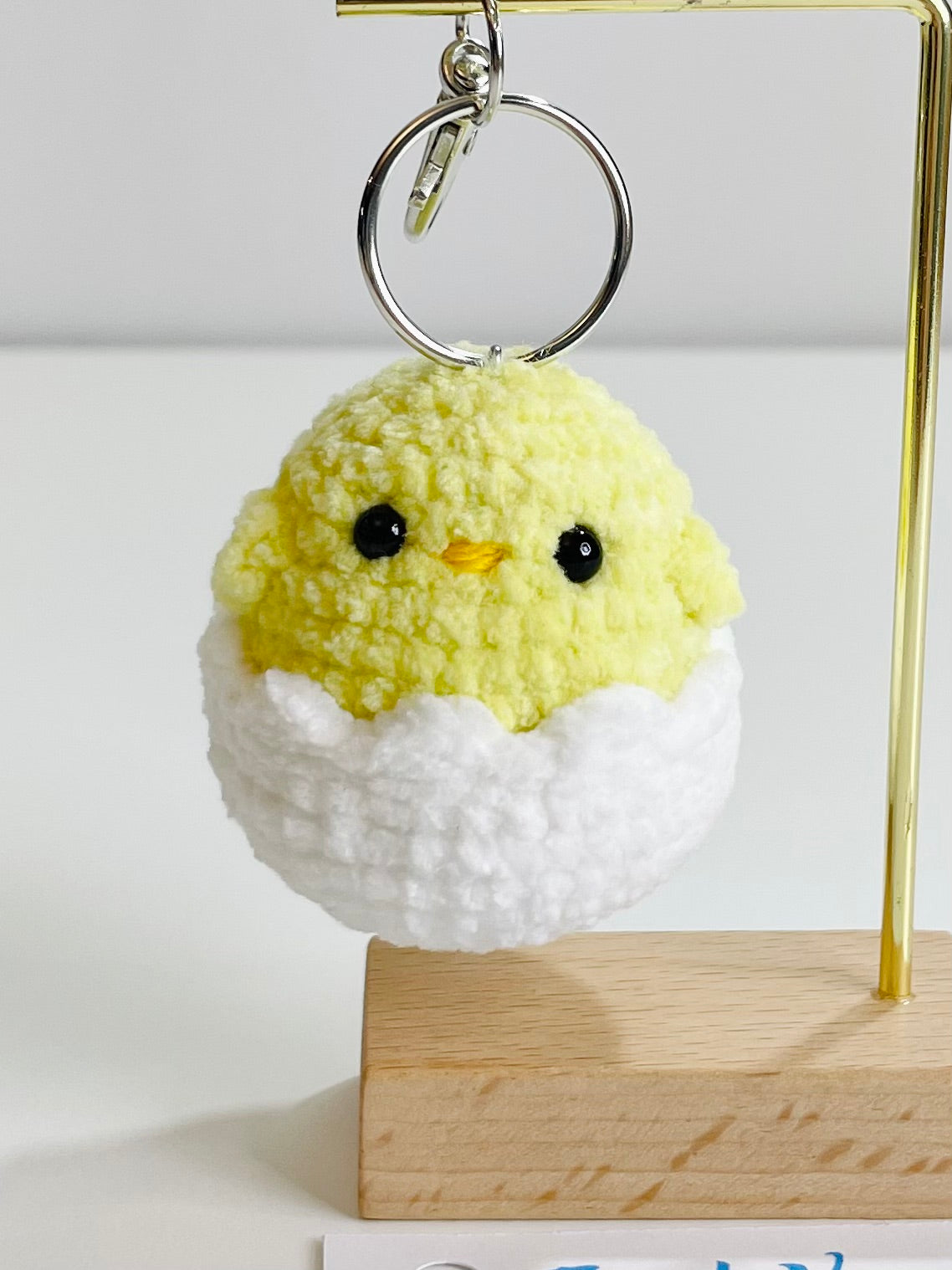Crochet Baby Chick Keychain in Eggshell – Handmade Chick Plush Keyring, Cute Amigurumi Chick Bag Charm, Easter Gift, Kawaii Animal Keychain