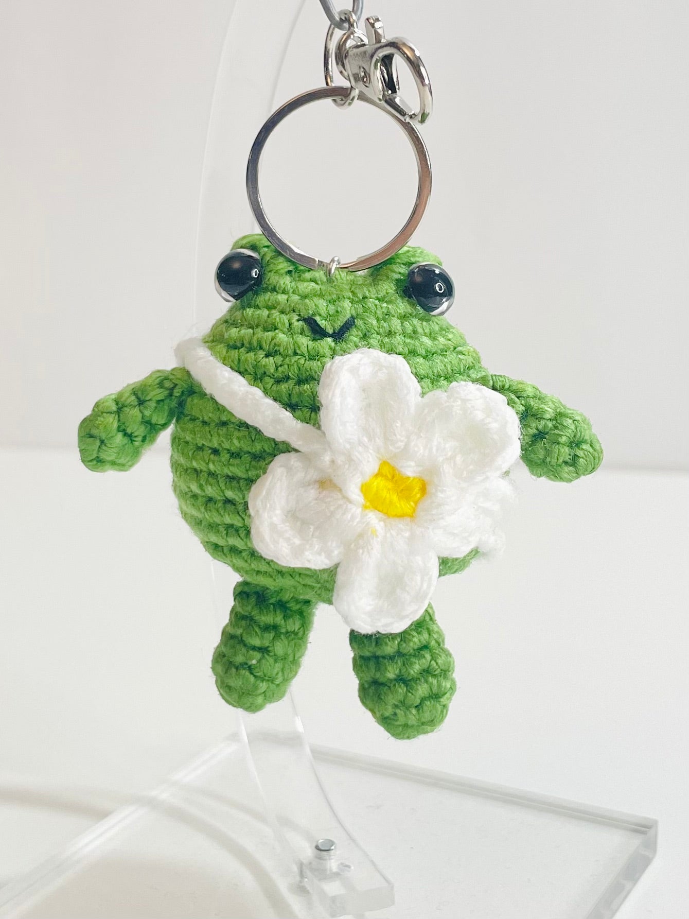 Crochet Frog Keychain with Flower, Kawaii Frog Keyring, Handmade Amigurumi Animal Bag Charm