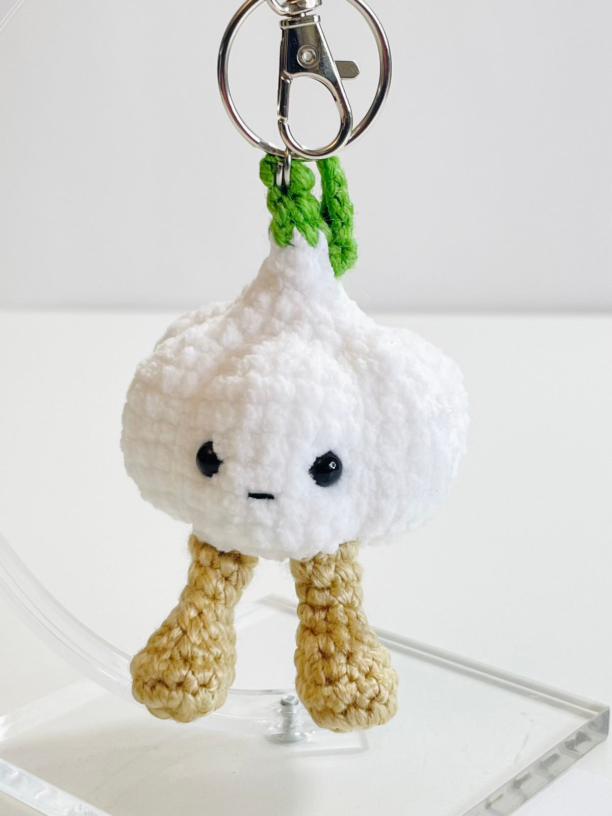 Crochet Baby Garlic Keychain, Amigurumi Vegetable Charm, Kawaii Food Bag Accessory, Handmade Veggie Gift