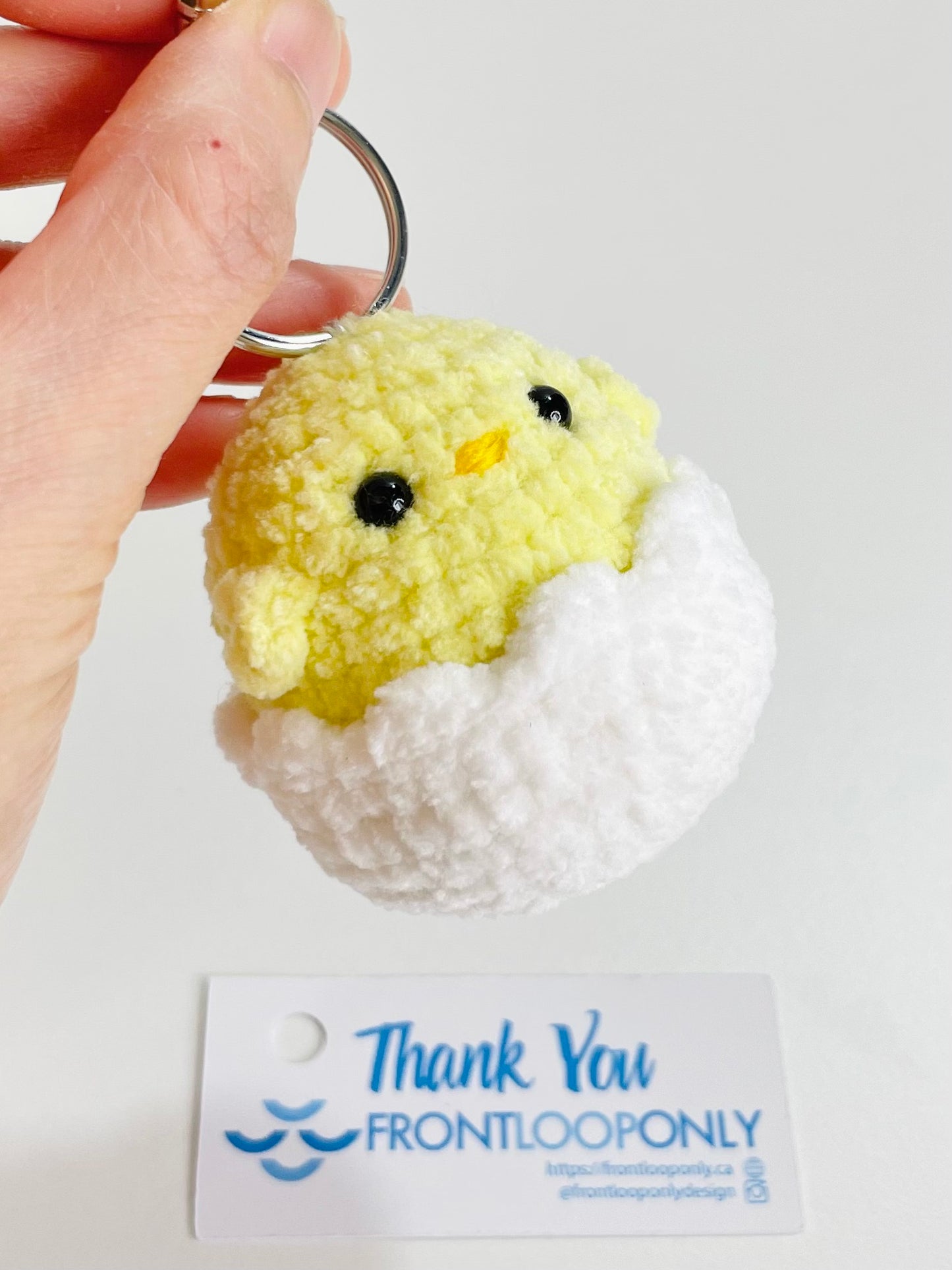 Crochet Baby Chick Keychain in Eggshell – Handmade Chick Plush Keyring, Cute Amigurumi Chick Bag Charm, Easter Gift, Kawaii Animal Keychain