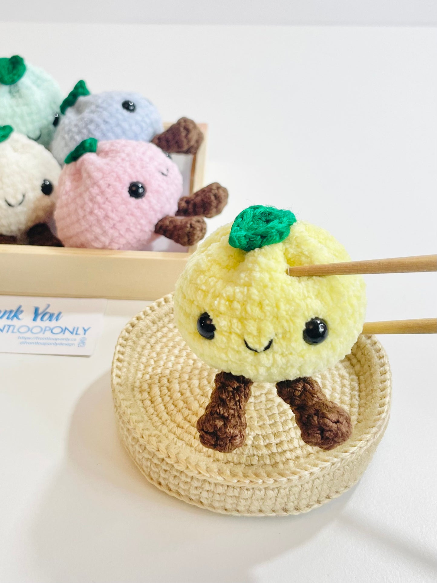 Crochet Baby Bao Dumpling Plush – Kawaii Amigurumi Desk Buddy with Tiny Legs