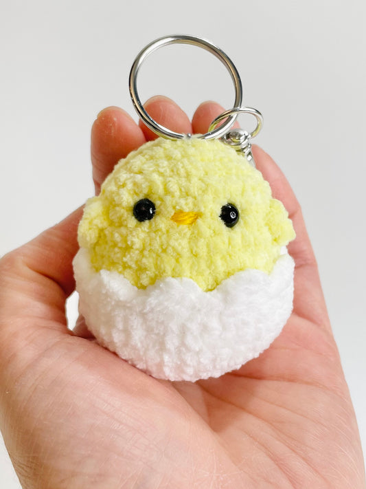 Crochet Baby Chick Keychain in Eggshell – Handmade Chick Plush Keyring, Cute Amigurumi Chick Bag Charm, Easter Gift, Kawaii Animal Keychain