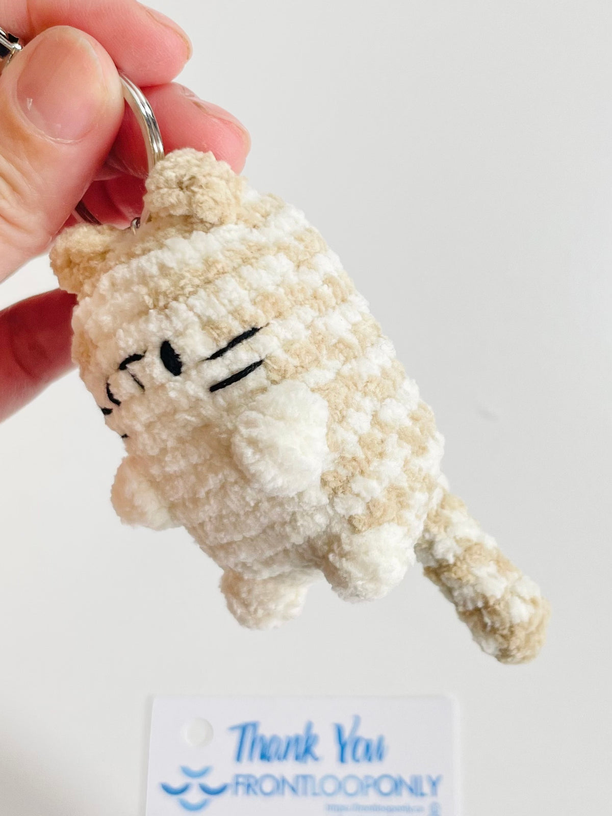 Crochet Beige Tabby Cat Pocket Keychain – Plush Amigurumi Kitty Charm, Kawaii Bag Accessory