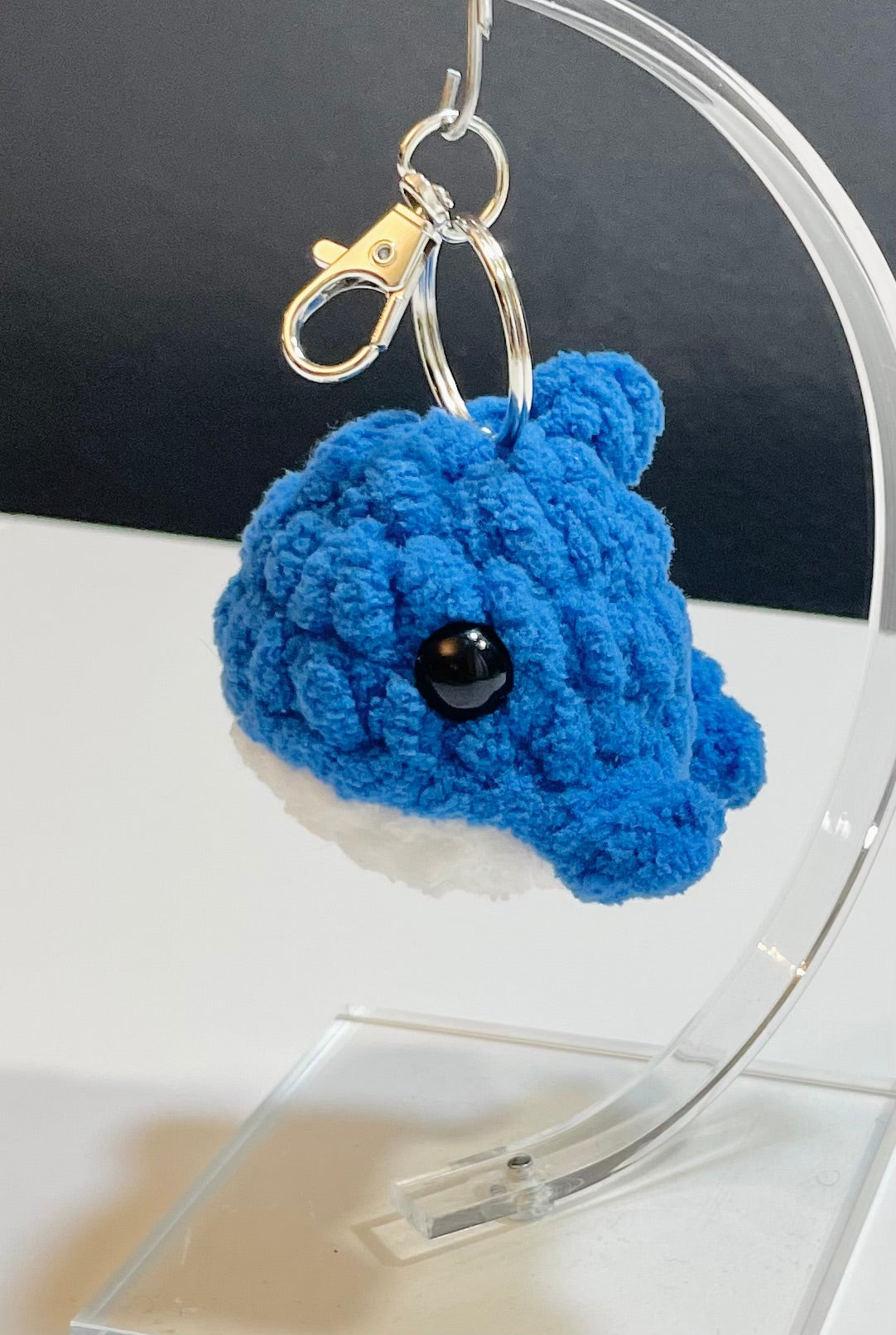 Crochet Whale Keychain – Amigurumi Ocean Animal Bag Charm, Handmade Polyester Yarn Bag Accessory