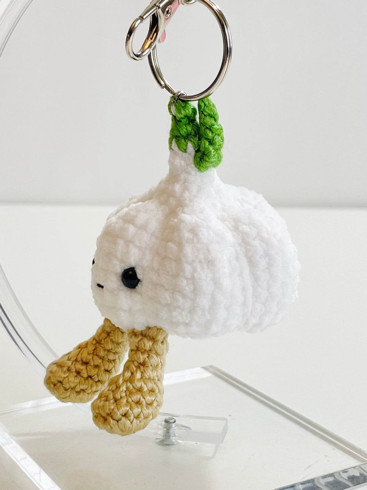 Crochet Baby Garlic Keychain, Amigurumi Vegetable Charm, Kawaii Food Bag Accessory, Handmade Veggie Gift