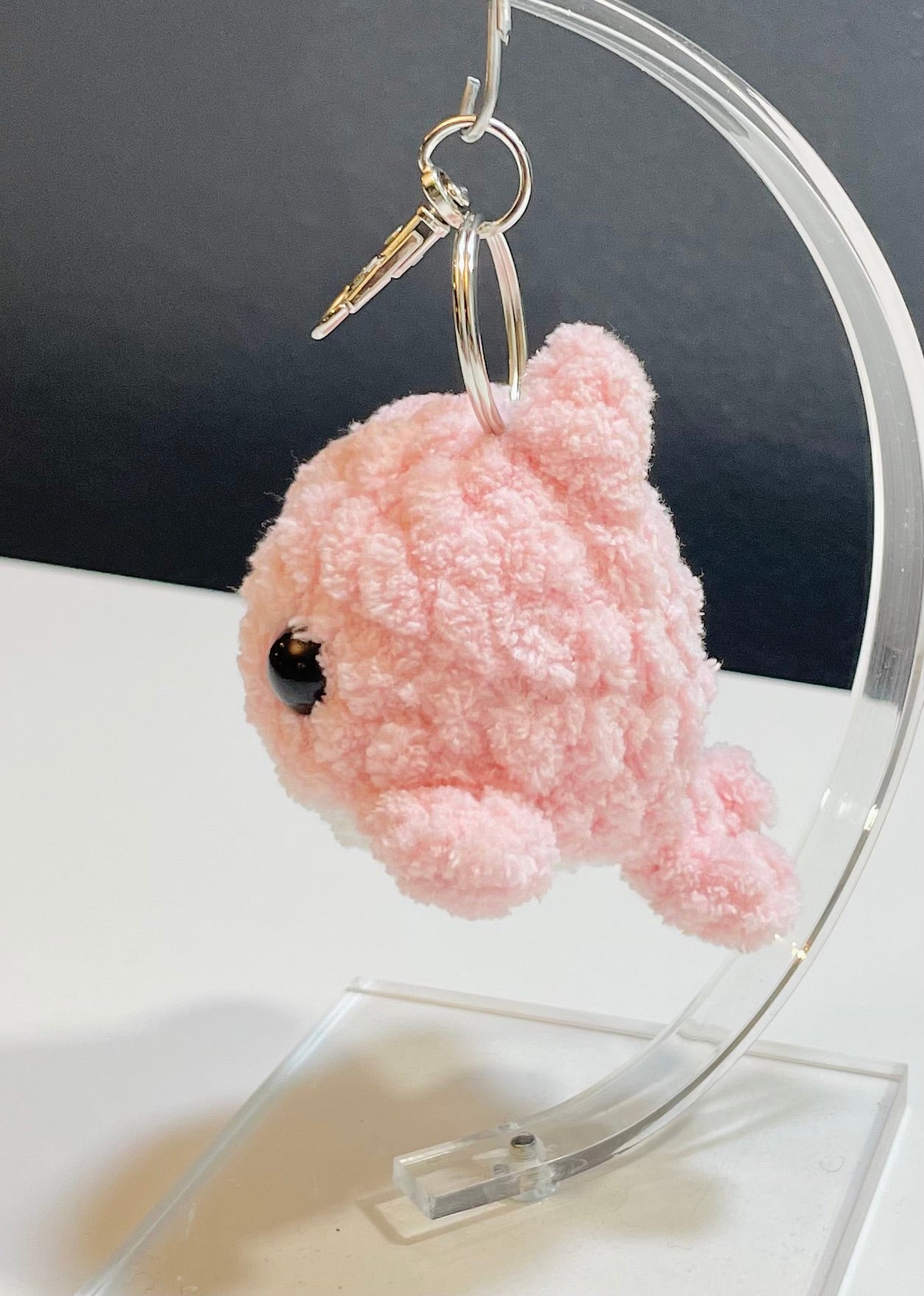 Crochet Whale Keychain – Amigurumi Ocean Animal Bag Charm, Handmade Polyester Yarn Bag Accessory
