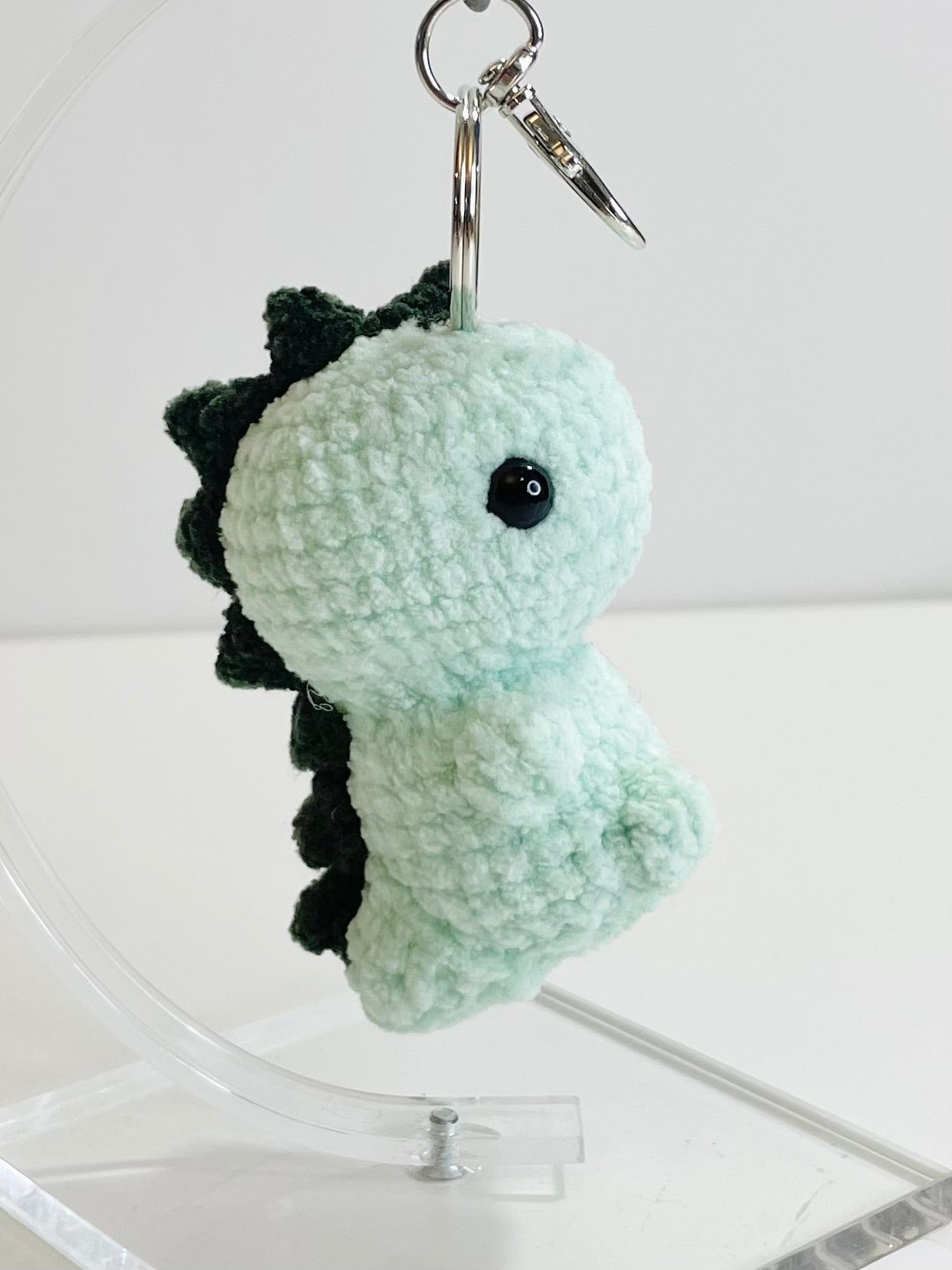 Crochet Baby Dinosaur Keychain – Handmade Mini Dino Plush, Kawaii Amigurumi Keyring, Cute Bag Charm, Small Gift for Dino Lovers
