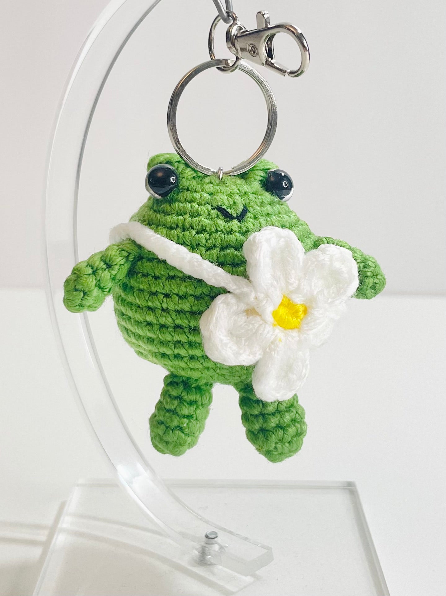 Crochet Frog Keychain with Flower, Kawaii Frog Keyring, Handmade Amigurumi Animal Bag Charm