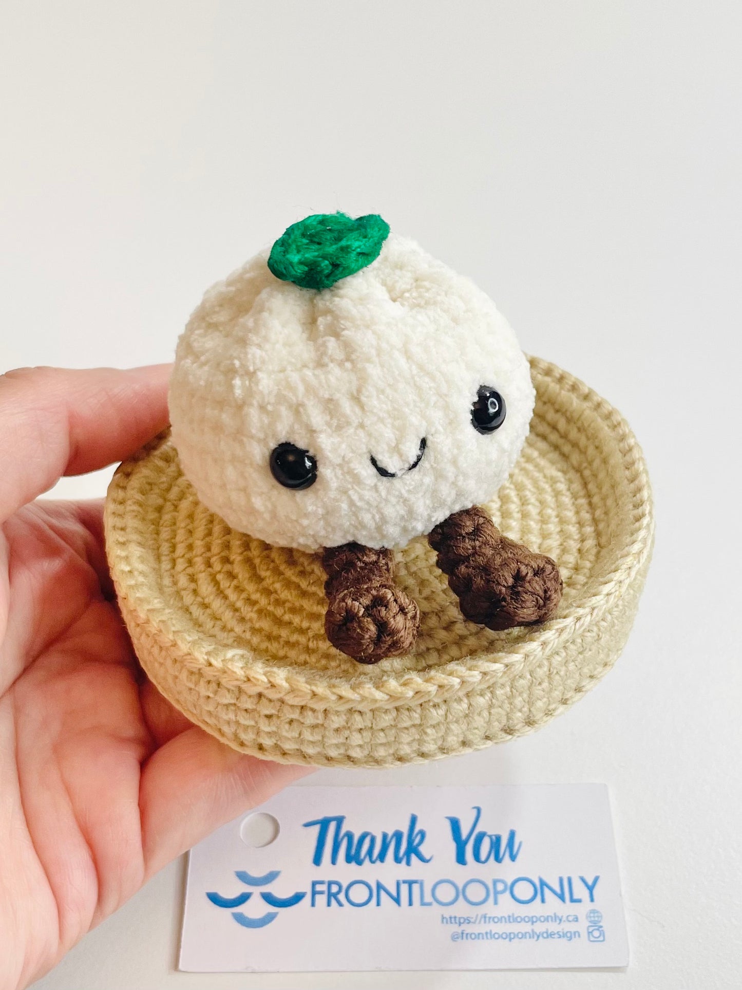 Crochet Baby Bao Dumpling Plush – Kawaii Amigurumi Desk Buddy with Tiny Legs