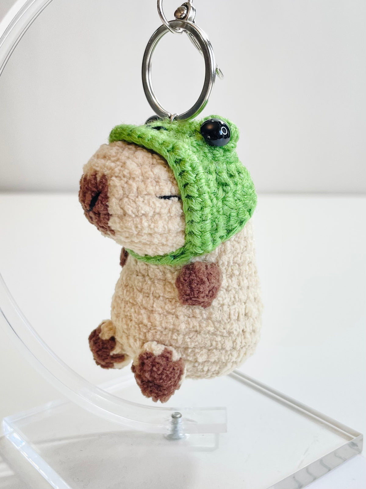 Crochet Chubby Capybara Keychain with Frog Hat, Handmade Animal Bag Charm, Amigurumi Backpack