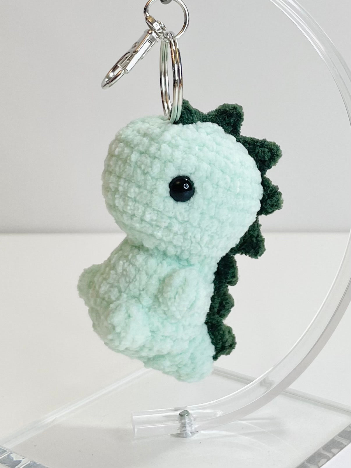 Crochet Baby Dinosaur Keychain – Handmade Mini Dino Plush, Kawaii Amigurumi Keyring, Cute Bag Charm, Small Gift for Dino Lovers