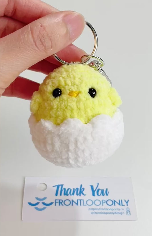 Crochet Baby Chick Keychain in Eggshell – Handmade Chick Plush Keyring, Cute Amigurumi Chick Bag Charm, Easter Gift, Kawaii Animal Keychain